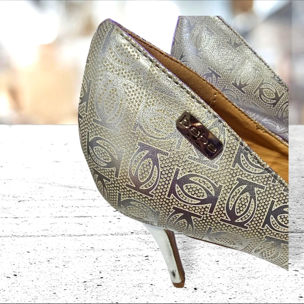 BEBE SAYDEE Women's High Heel Pumps w Logo Print Silver 9 - Picture 7 of 11